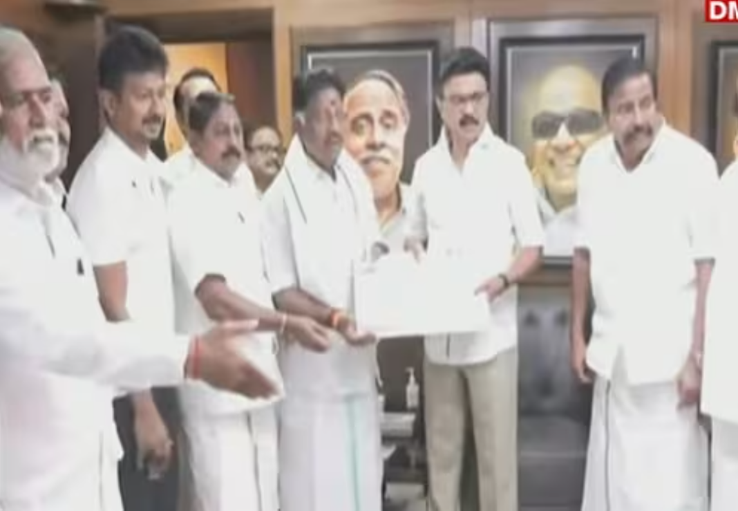Panneerselvam Joins DMK MK Stalin