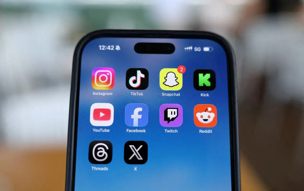 UAE Announces Social Media Ban