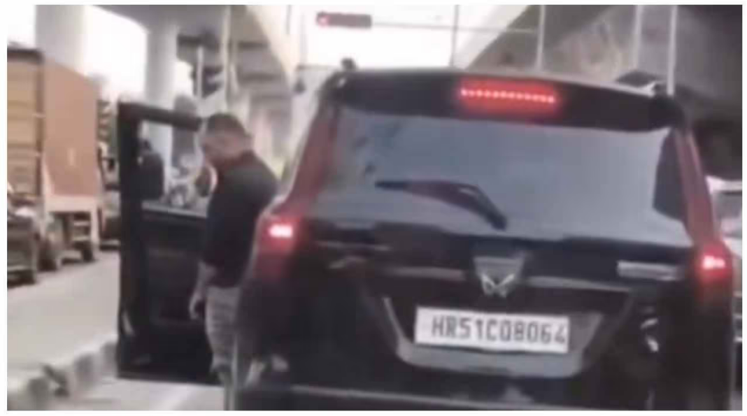 Urinates on busy road