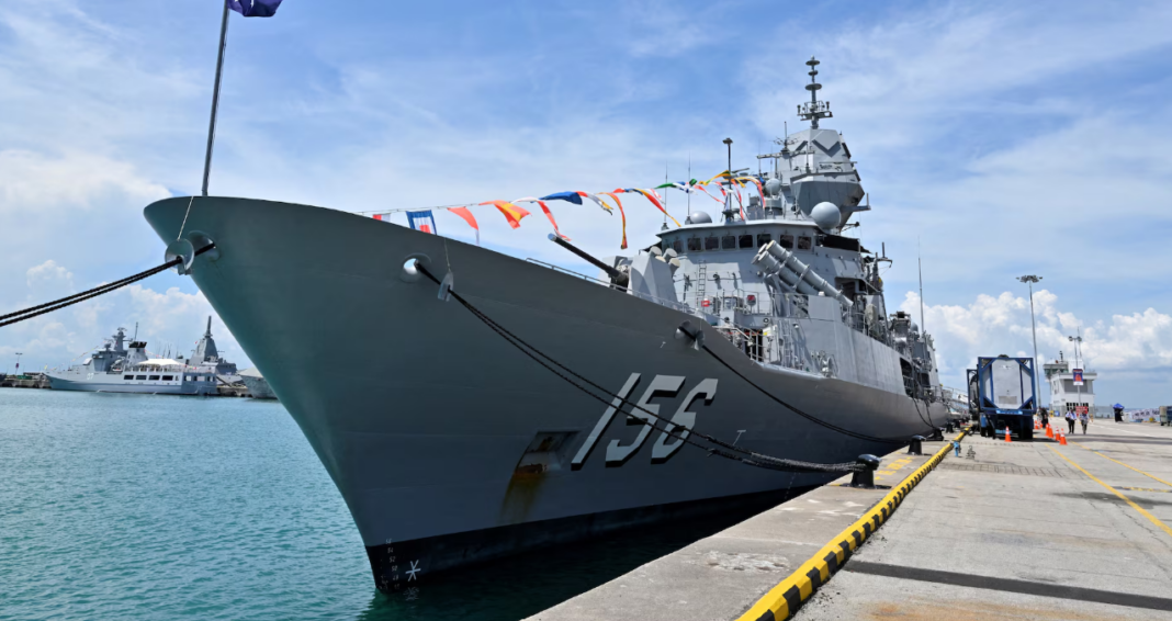 Australian Warship Taiwan Strait Transit