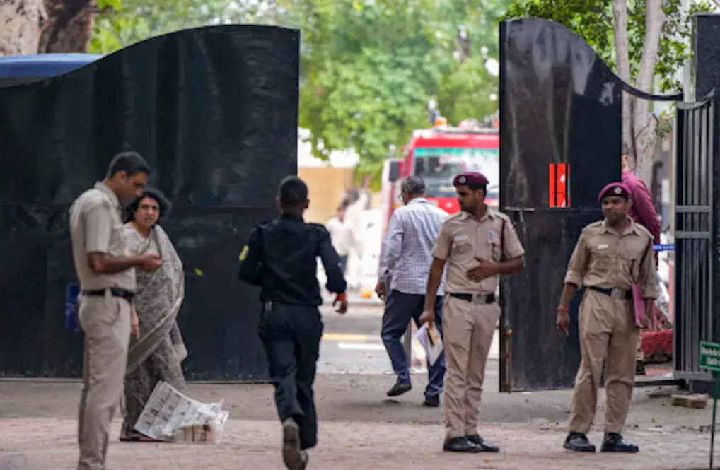 Delhi school bomb threat