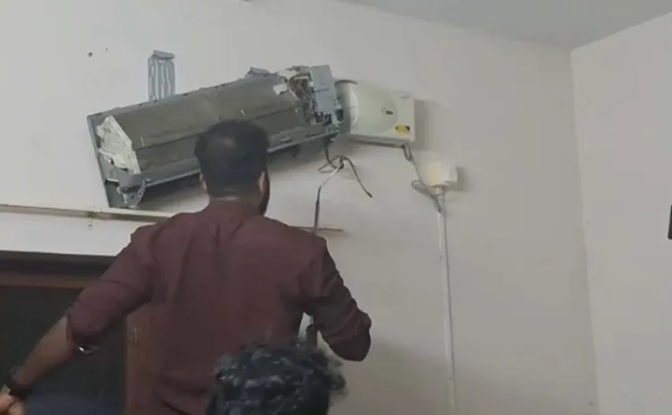 Snakes inside AC Thiruvananthapuram news