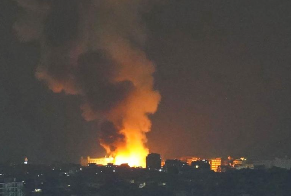 Hundreds Thousands Flee Lebanon