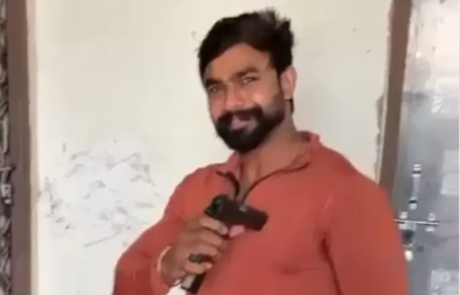 Delhi Man Shoots Himself