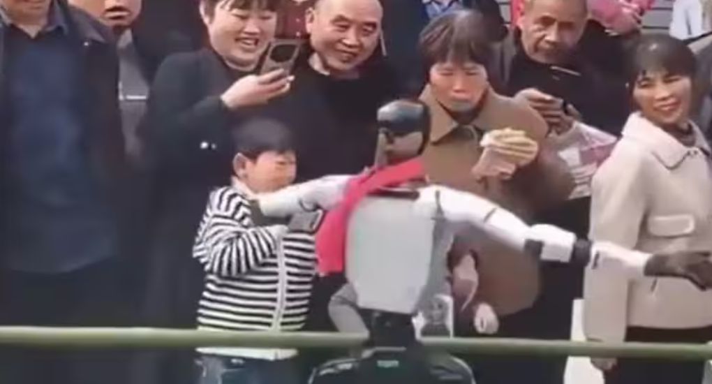 Unitree G1 Robot Slap Child China