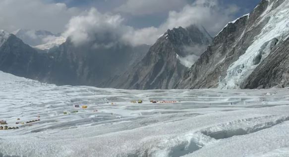 Two Indian Mountaineers Die