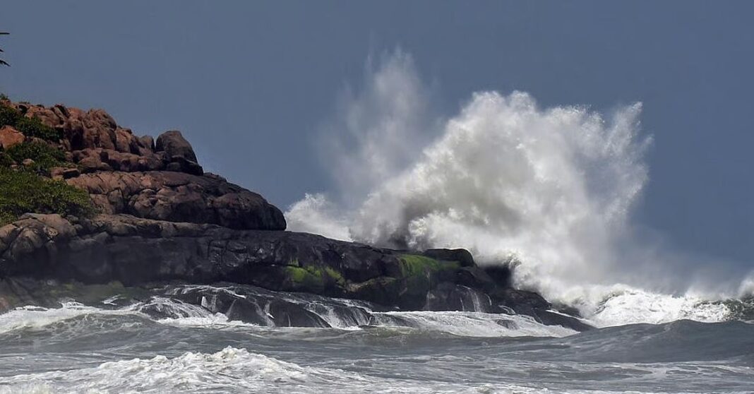 Kallakkadal phenomenon Kerala coast INCOIS warning