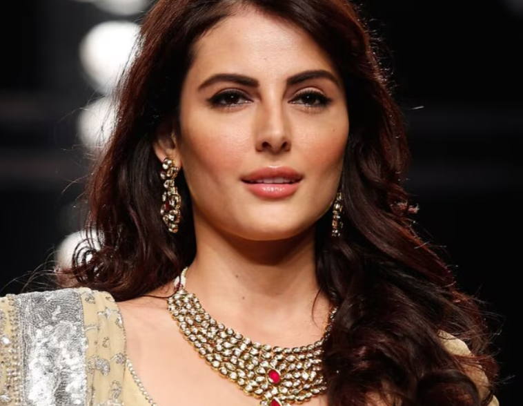 Mandana Karimi Leaves India