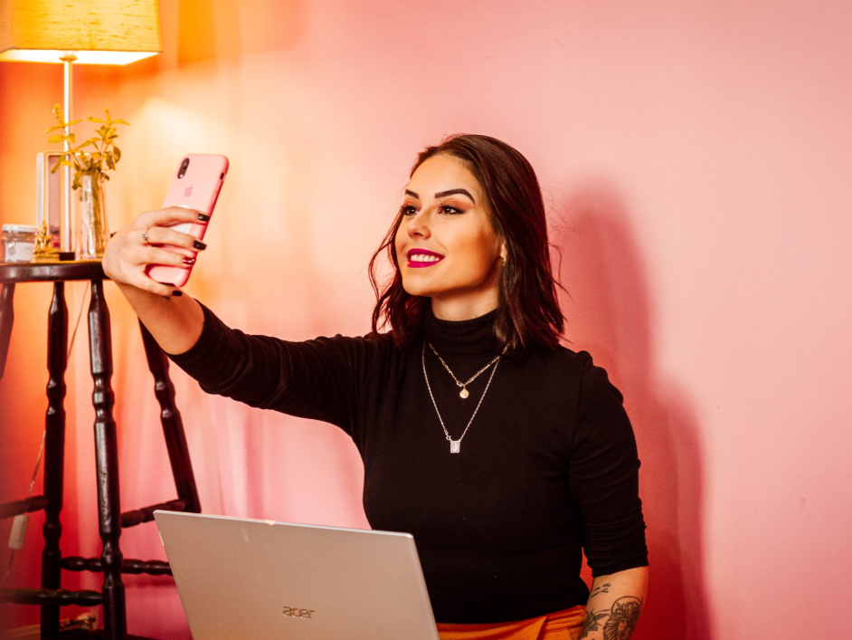 Social Media Influencer Bonus Employees