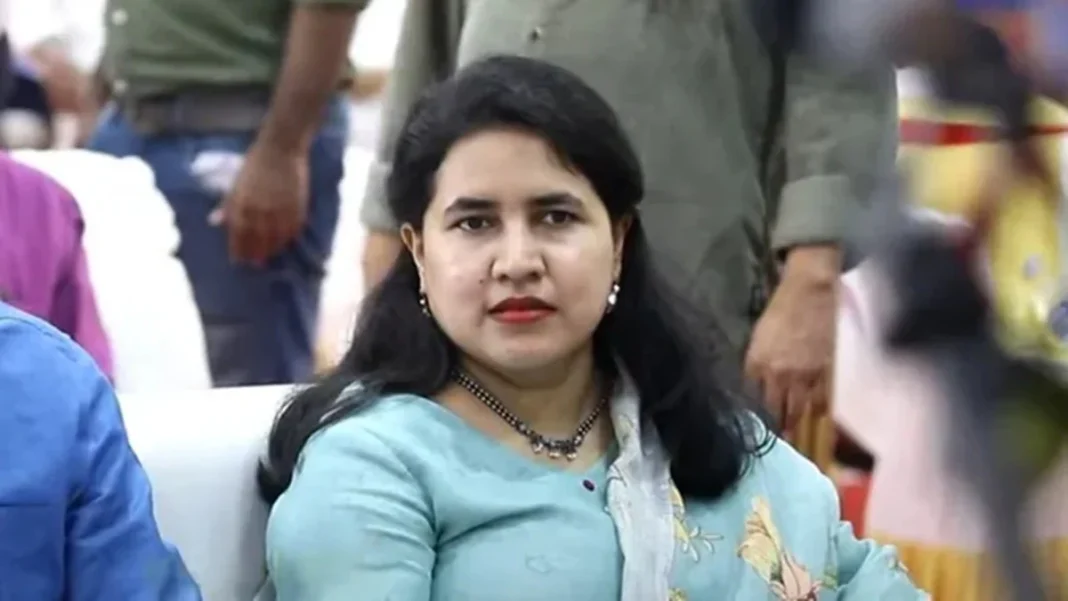 Veena Vijayan bank account frozen ED