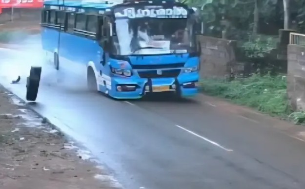Kollam Kadakkal private bus accident