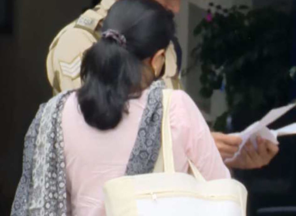 Veena Appears Before ED