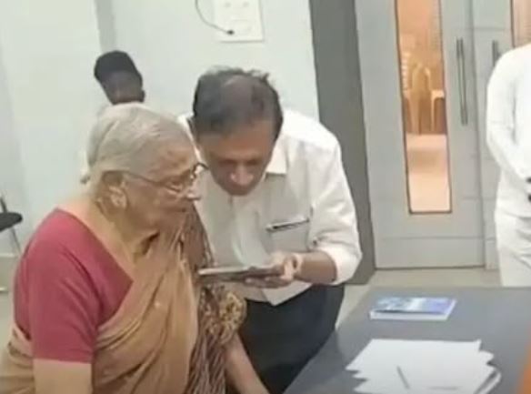 94 Year Old Woman Renounces US Citizenship