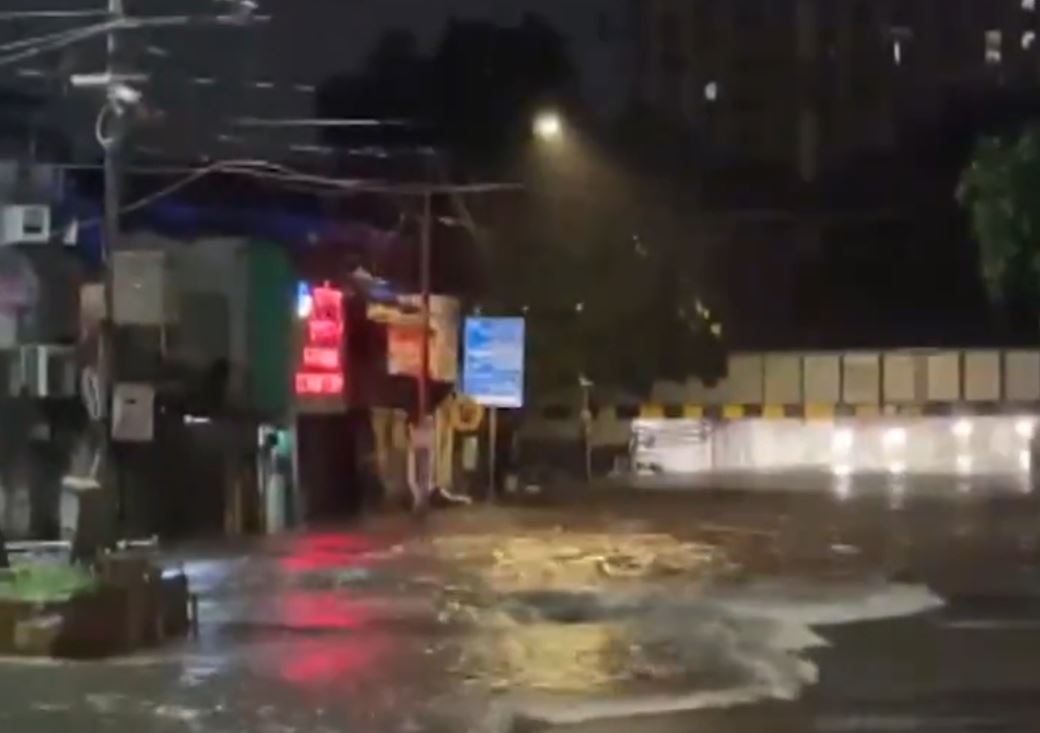 Heavy Rain Lashes Mumbai