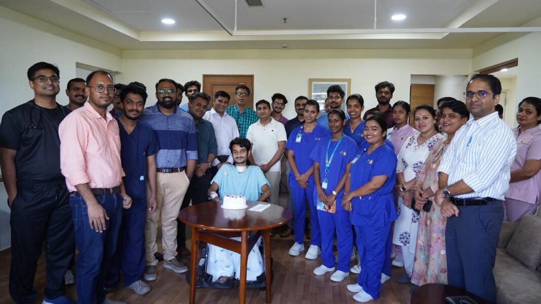 Medical student ECMO treatment Apollo Adlux Hospital