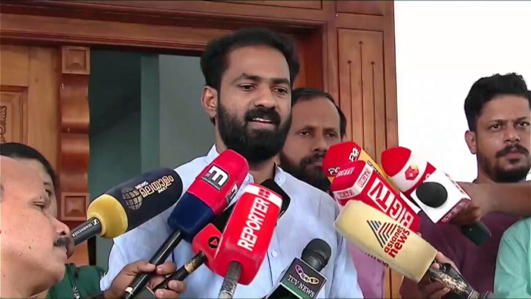 VK Sanoj DYFI Ramesh Chennithala personal staff