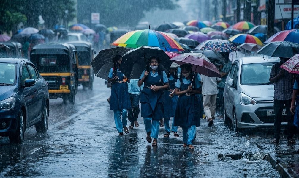 Kozhikode Kannur Kasaragod school holiday rain
