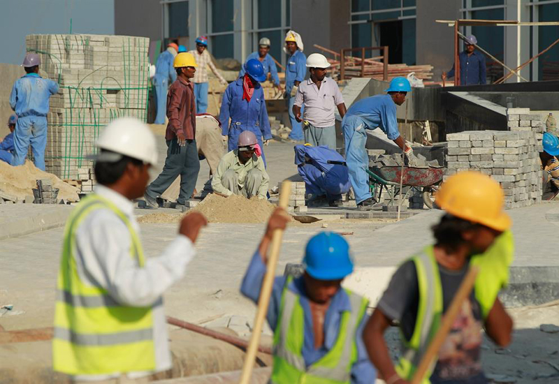 Saudi Arabia mid day work ban