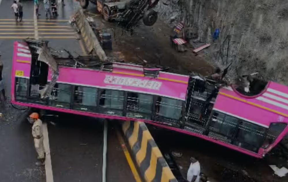 Kuttippuram bus accident