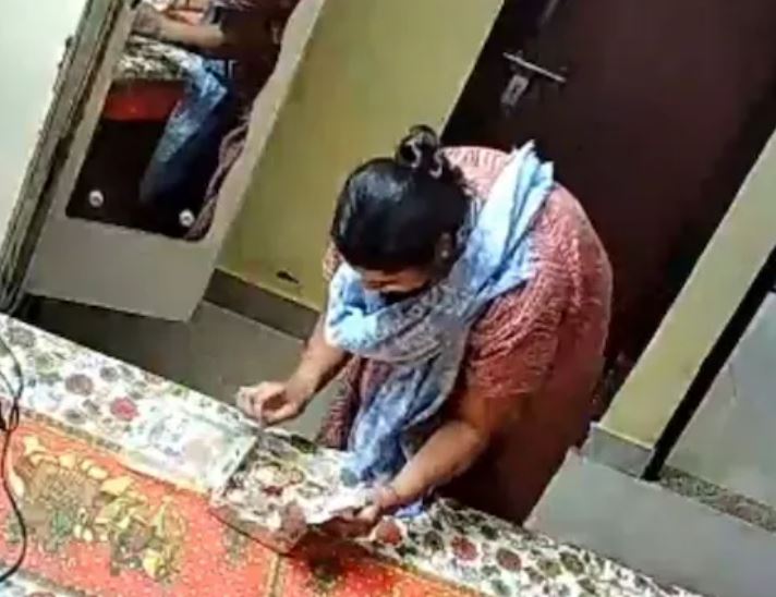 Woman threatens to strip