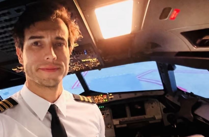 Flight Instructor Jumps From Moving Plane