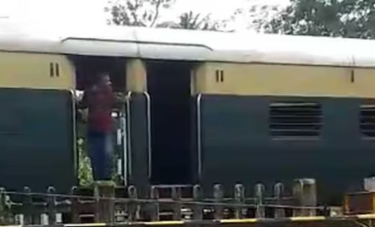 Smoke detected in MEMU train