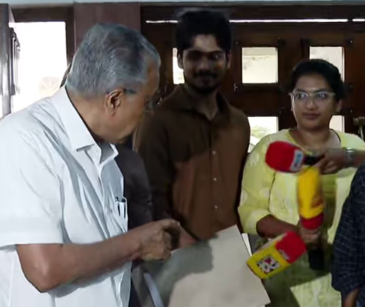 Pinarayi Vijayan loses cool at media