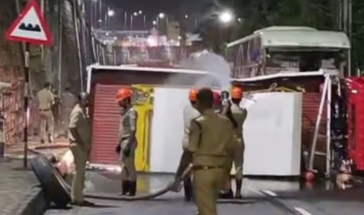 KSRTC Bus CNG Truck Collision