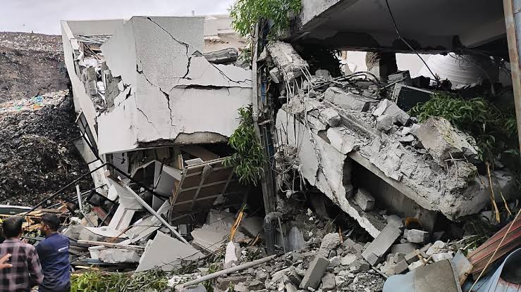 Pune building collapse