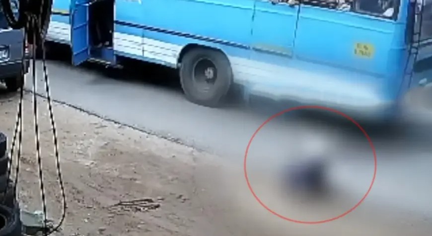 Student falls from private bus chadayamangalam